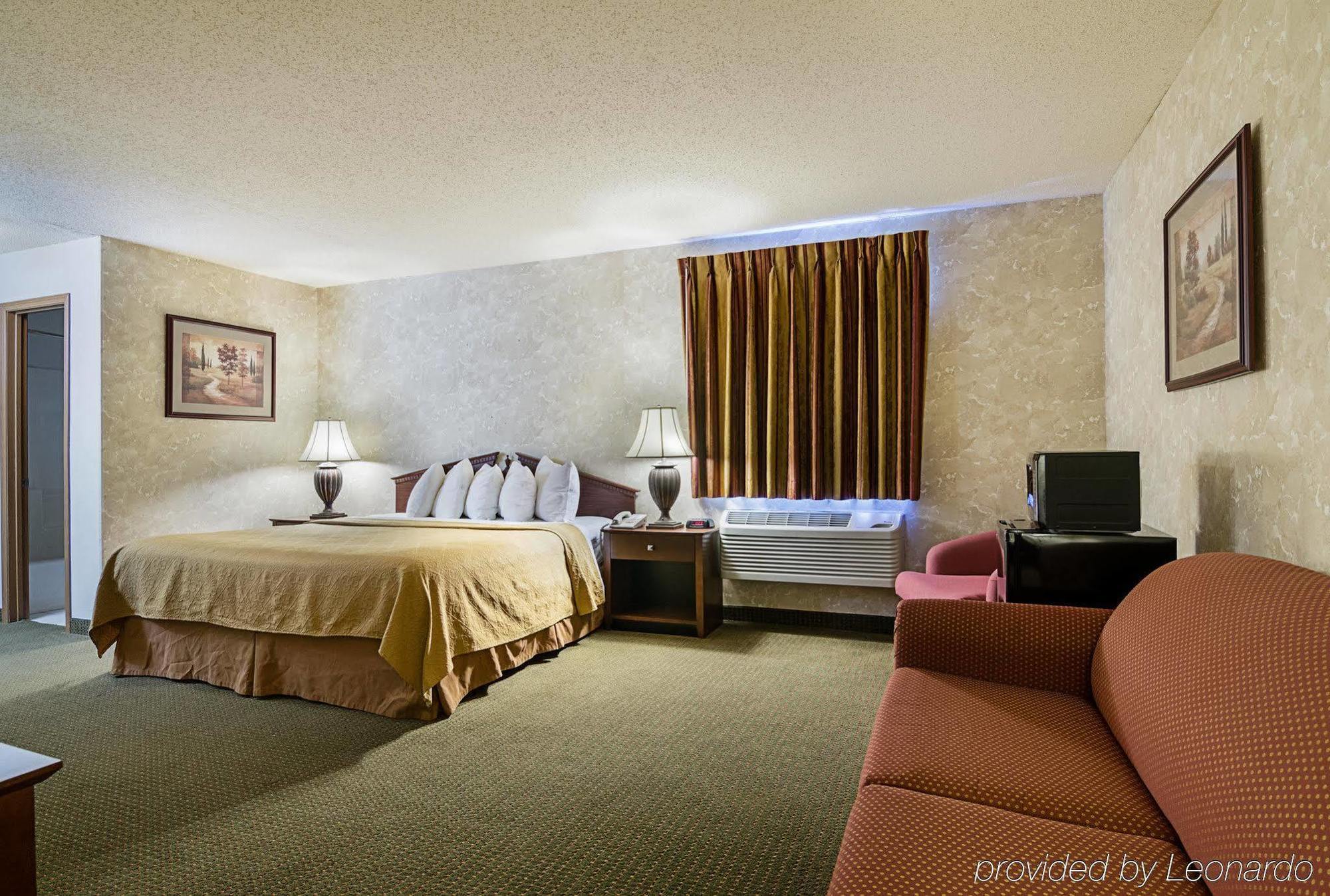 Quality Inn Hays I-70 Exterior foto